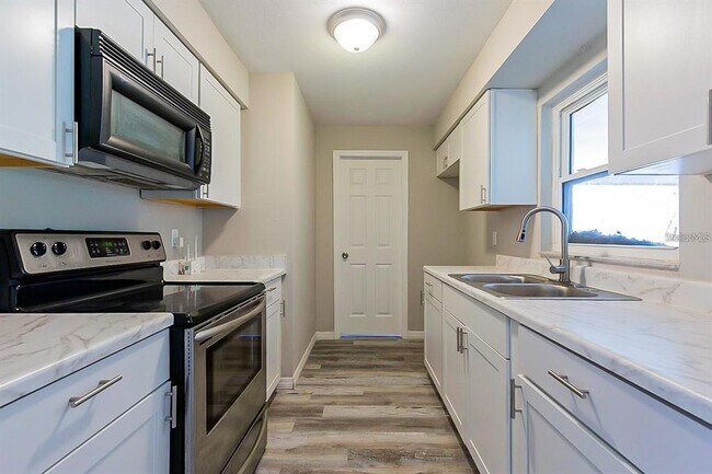 Building Photo - 3410 Aloha Dr