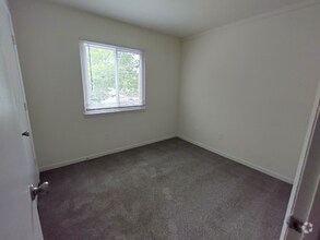 Building Photo - 600 Reusens Rd