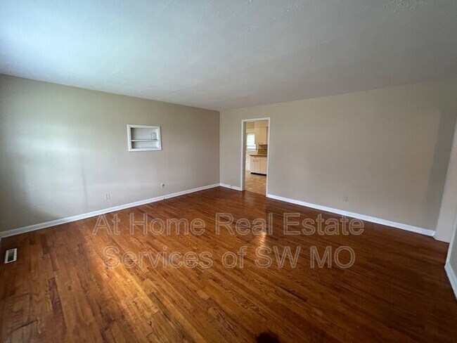 Foto del edificio - 306 W Lindberg St