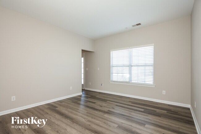 Foto del edificio - 2024 Pheasant Glen Rd