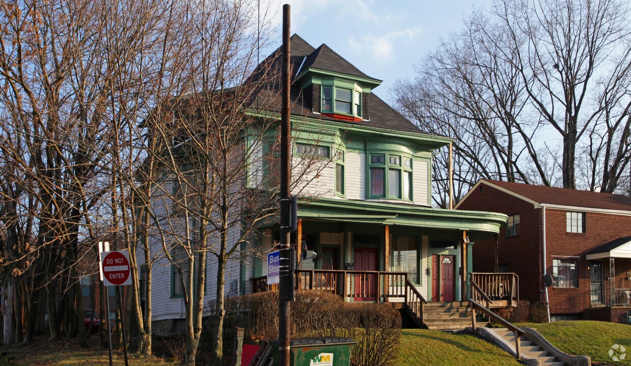 Building Photo - 504 Coal St