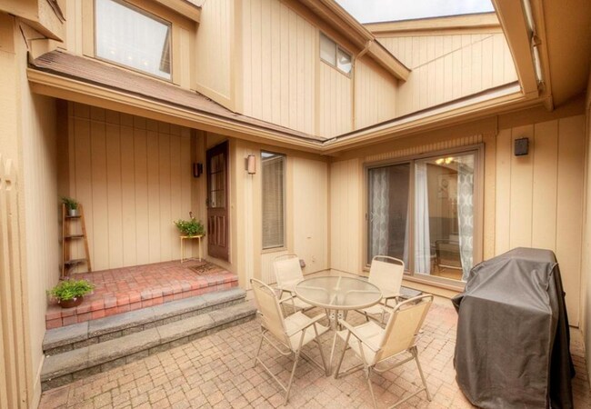 Private front brickpaved porch - 5206 Richard Run