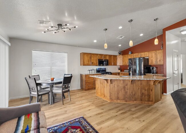 Foto del edificio - Your Perfect Hurricane Getaway Awaits!