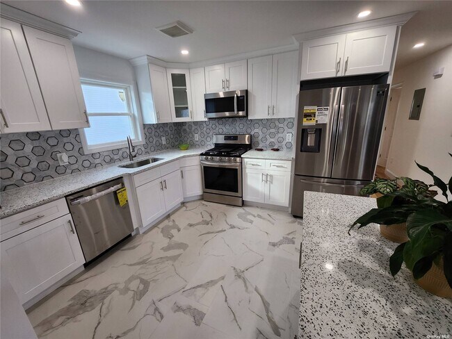 Building Photo - 623 Beach 67th St