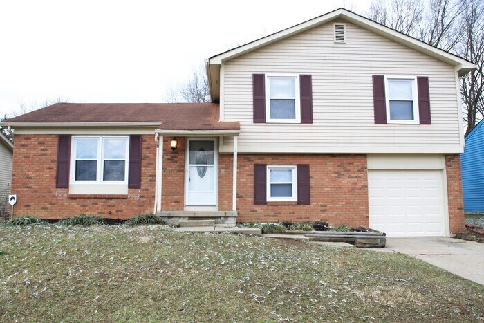Primary Photo - Open Concept Home with Vaulted Ceilings!