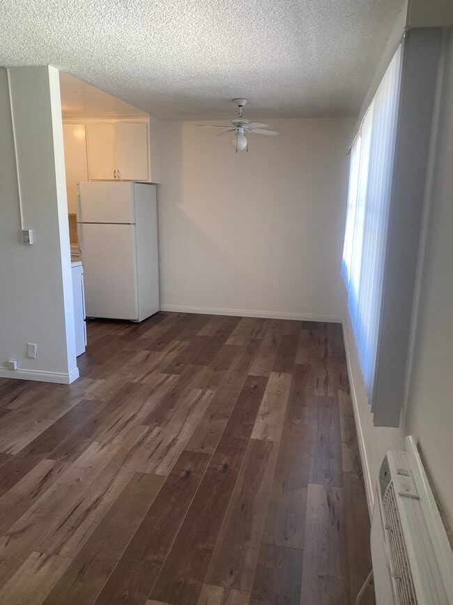 Building Photo - 4934 Woodman Ave
