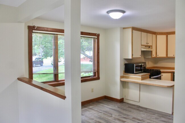 Building Photo - 5 Cornwall Ln