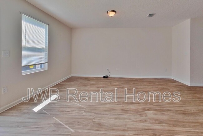 Foto del edificio - 3613 Spring Park Rd