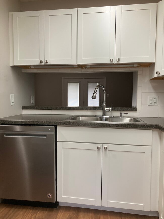 Building Photo - 2350 S Henderson St