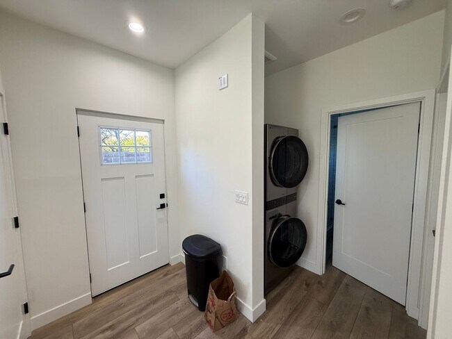 Foto del edificio - Newly Built in 2025!  4BD/2BA