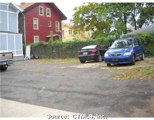  - 569 Elm St