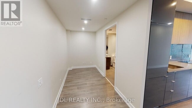 Photo du bâtiment - 161 Roehampton Ave