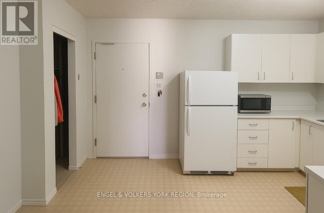 Building Photo - 86 Curtis St