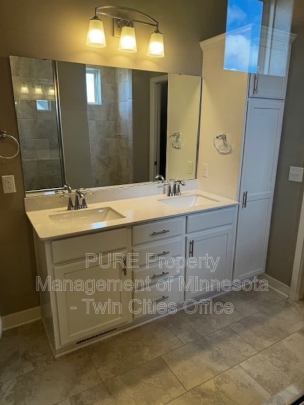 Building Photo - 1250 Oak Tree Ct