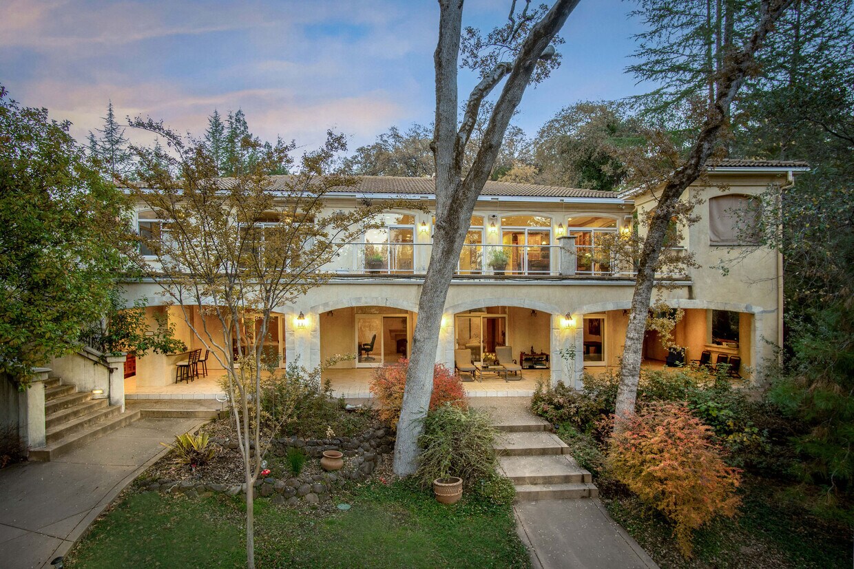 El área inferior es suya con vistas al lago - 18874 Meadowlark Ct