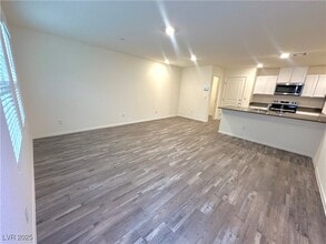 Building Photo - 6108 Hibiscus Gdn St