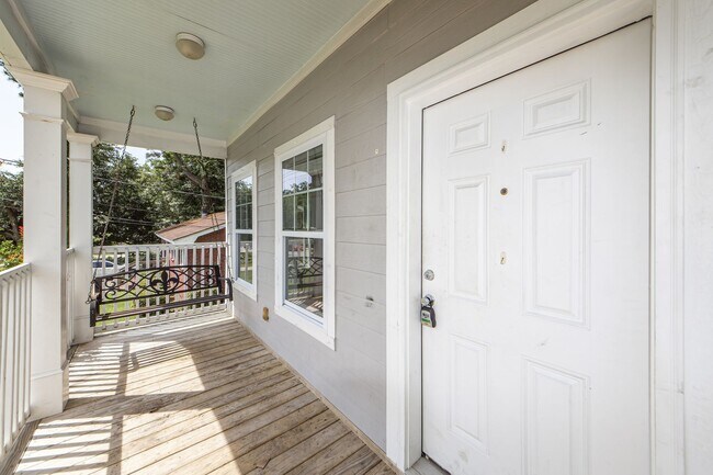 Building Photo - 3 Bedroom 2 Bath Home in Charleston Farms ...