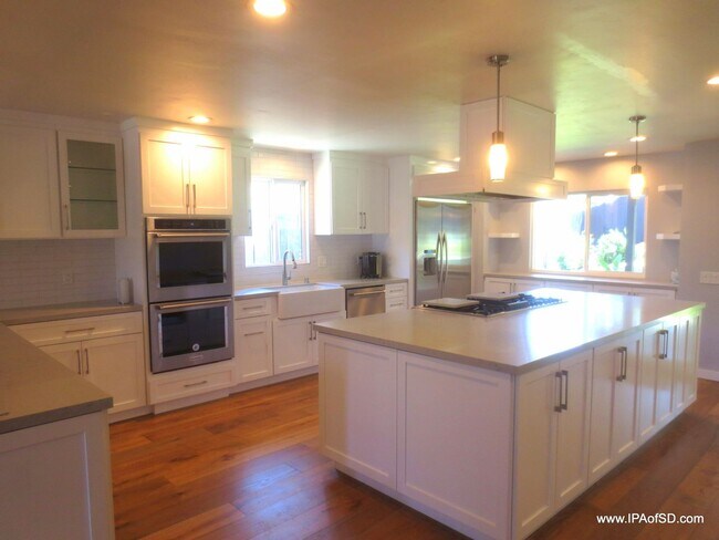 Building Photo - 3 Bd, 2 Ba Oceanside Home - New to the Ren...