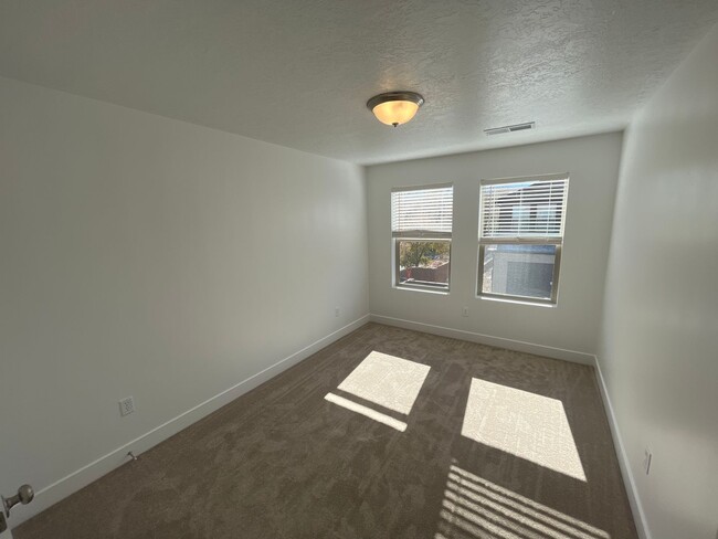 Building Photo - Arbor Park Units Available!!