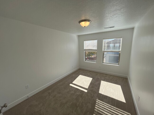 Foto del edificio - Arbor Park Units Available!!