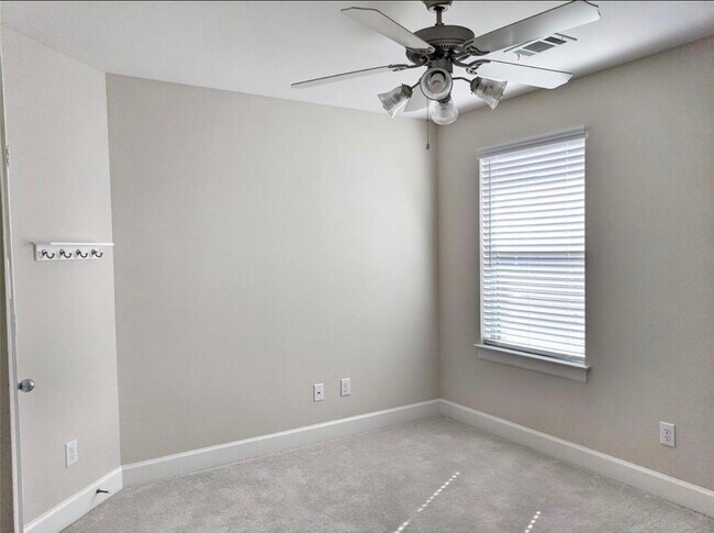 Foto del edificio - 3730 Main Poplar Dr