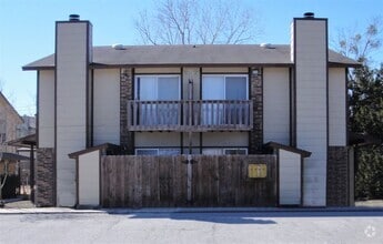 Building Photo - 3002 Chaucer Dr