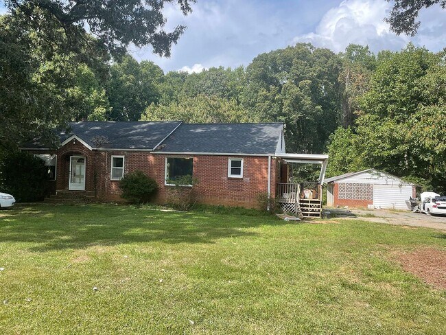 Building Photo - 3370 E Ridge Rd