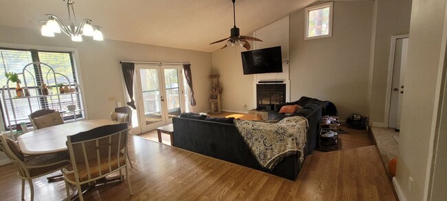 Foto del edificio - Ready to move in! 3BR, 2BH, Newly Painted ...