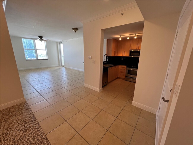 Building Photo - 511 SE 5 Ave