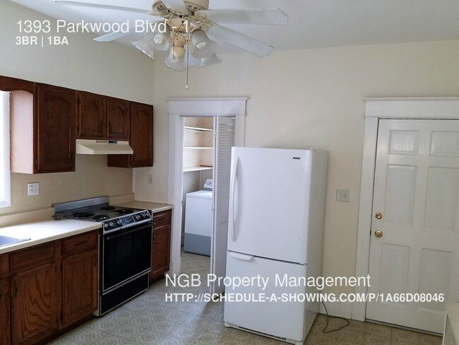 Building Photo - 1393 Parkwood Blvd