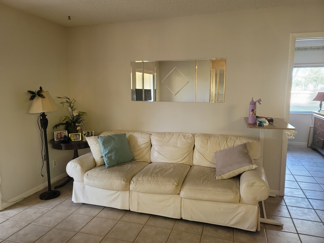 Building Photo - 5773 La Paseos Dr