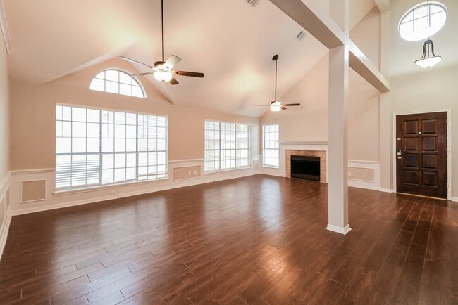 Building Photo - 4765 Oakmont Ct