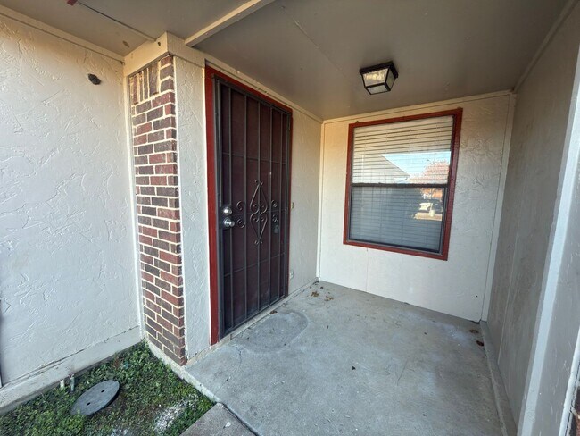 Foto del edificio - 8910-8910 Greenmound Ave