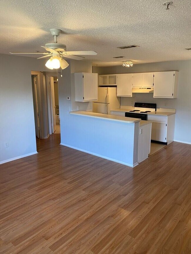 Foto del edificio - 627 Dory Ln