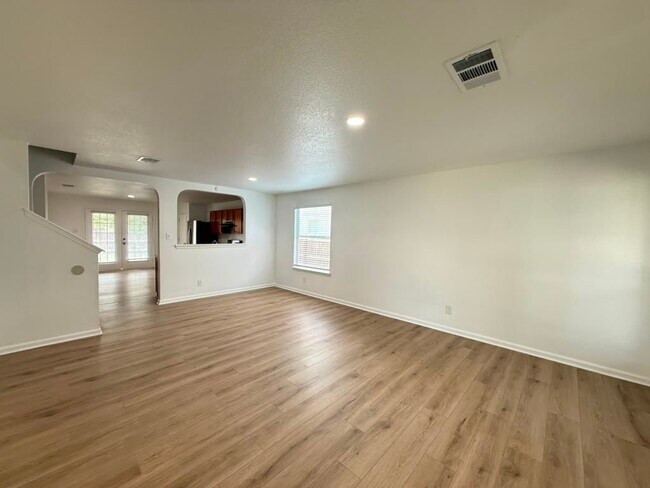 Building Photo - 418 Golden Walk