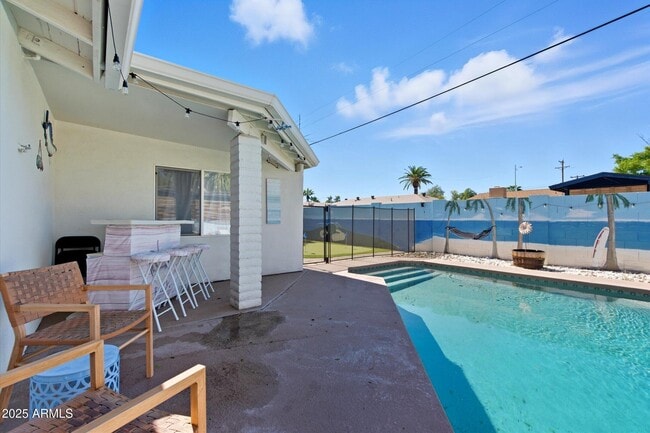 Foto del edificio - 2530 N 68th Pl