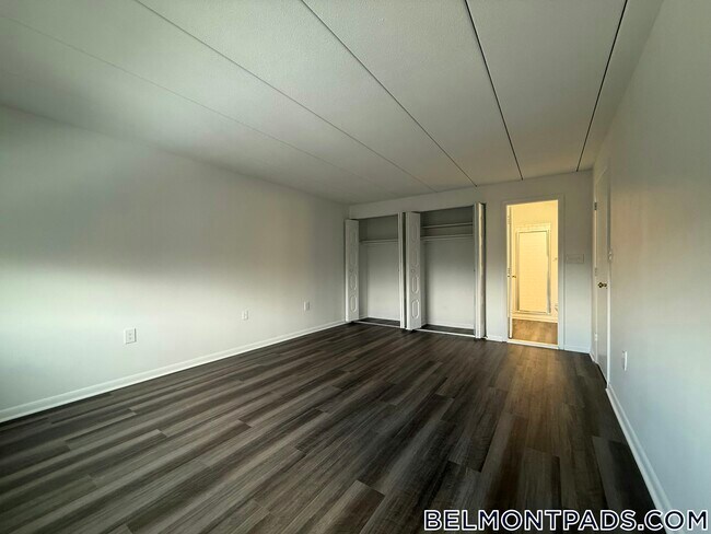 Foto del edificio - 53 Hill Rd