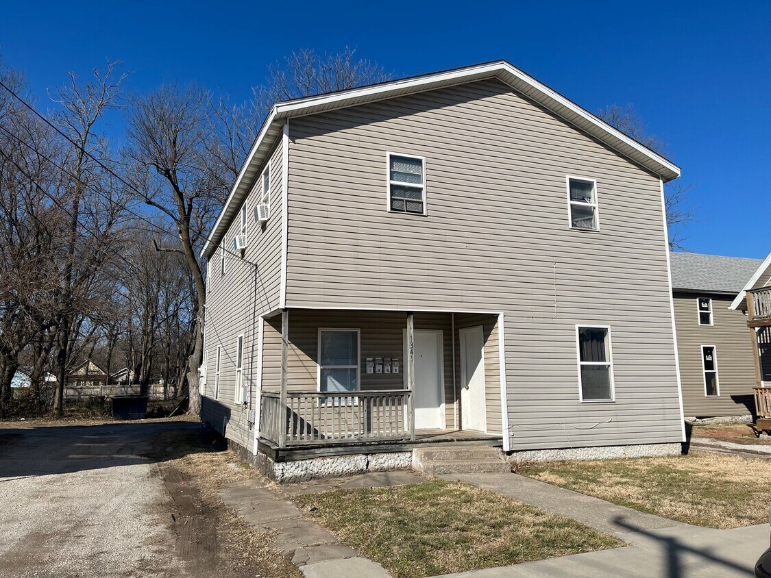 Primary Photo - 1343 N Lyon Ave