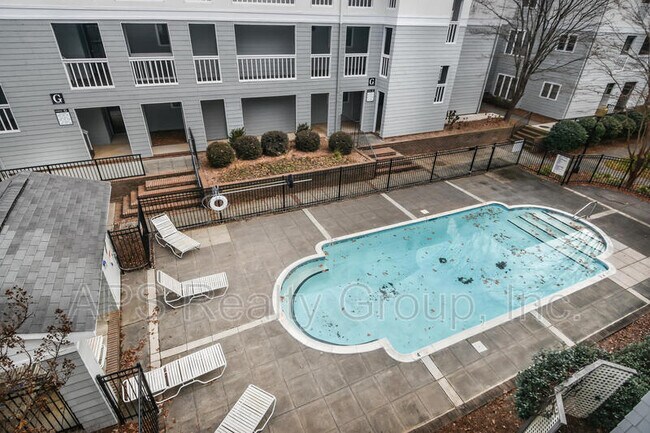 Foto del edificio - 222 Oakwood Ct