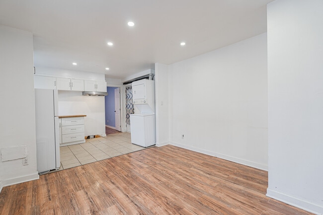 Building Photo - 8810 R. Sherbrooke E