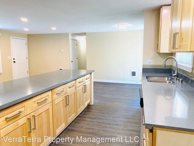 Building Photo - 3 br, 1.5 bath House - 6313 160th St E