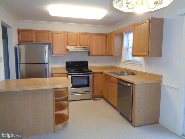 Building Photo - 10008 Windridge Dr