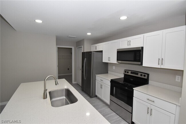 Building Photo - 3718 Donahue Ave