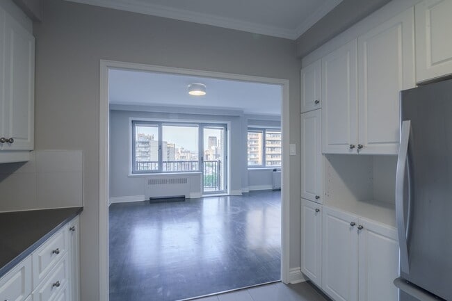 Building Photo - 3468 Rue Drummond