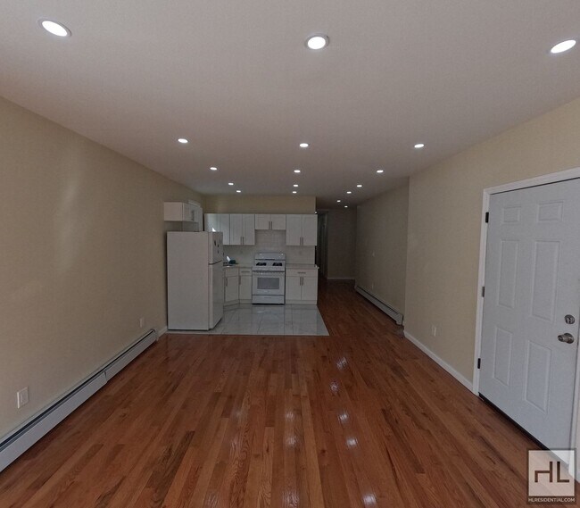 Foto del edificio - PRIVATE HOUSE RENTAL EDSON AVENUE