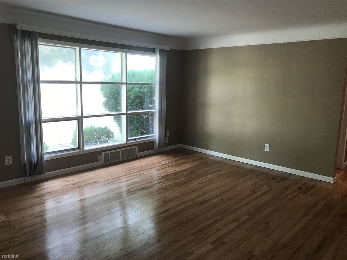 19016 E 10 Mile Rd, Eastpointe, MI 48021 House for Rent in Eastpointe