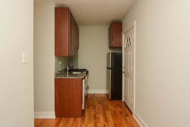 Building Photo - 2858 N Mildred Ave