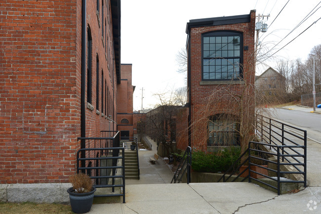 Building Photo - Glenark Landing Apartments