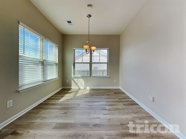 Foto del edificio - 539 Branch Wood Dr