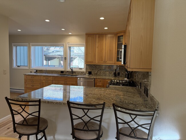 Foto del edificio - 2833 Kinnickinnick Rd